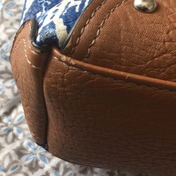 b.o.c. Flux Leather Cross Body in Blue and white - Picture 4 of 7